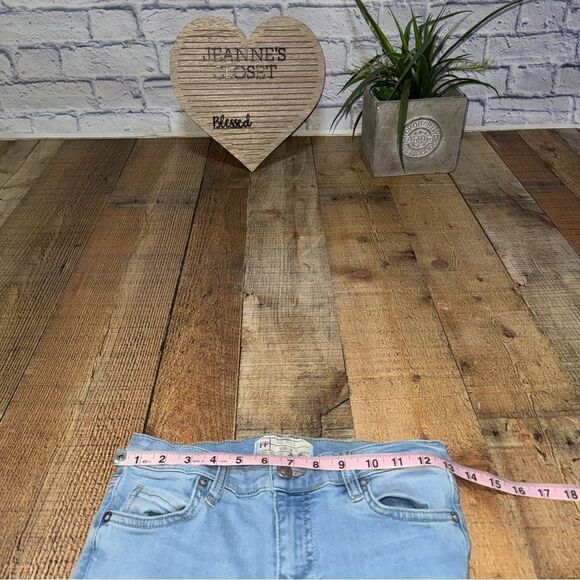 Free People Distressed Raw Hem Jeans Size 25 light wash - Picture 10 of 11